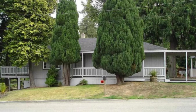 738 W 15th St, Port Angeles, WA 98363