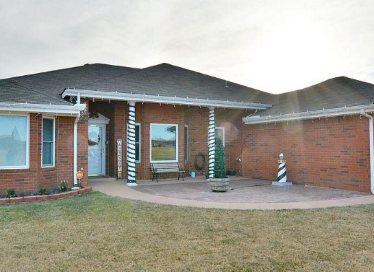 A single family house at 2109 Northglen Dr, Clovis, NM 88101