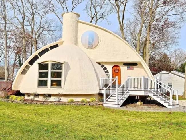 Weird Houses on Zillow - Retro-Futuristic Dome House
