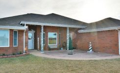 A single family house at 2109 Northglen Dr, Clovis, NM 88101